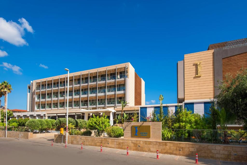 I Resort Beach Hotel & Spa