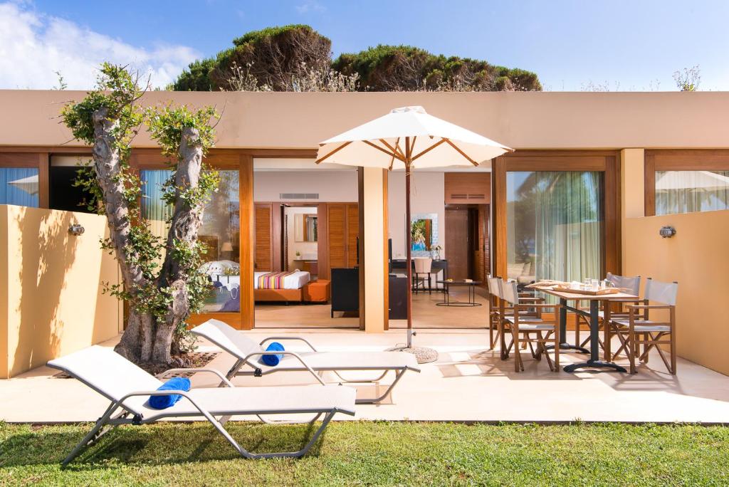 Kernos Beach Hotel & Bungalows