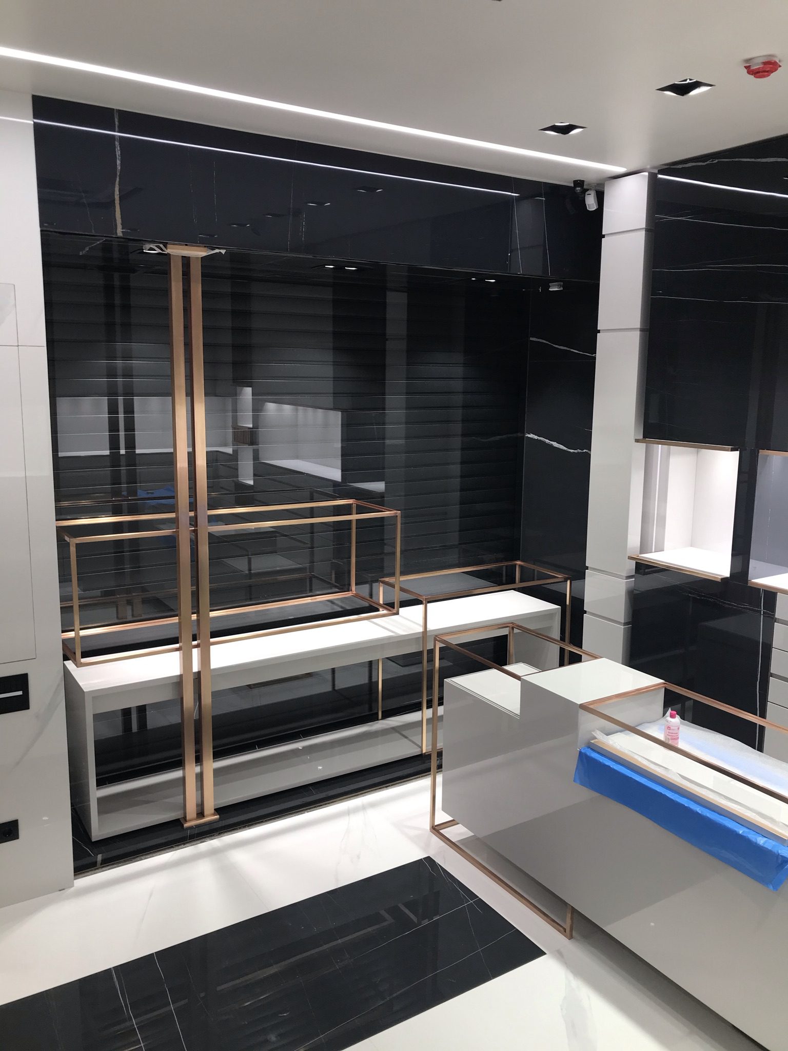 ΚΟΣΜΗΜΑΤΟΠΩΛΕΙΟ ΠΑΠΑΔΑΚΗΣ ΜΑΝΟΣ